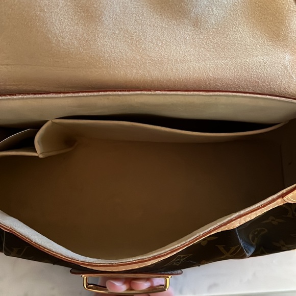 Louis Vuitton The Beverly MM in Monogram - Picture 10 of 16